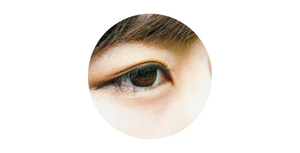 Closeup shot of a eye experiencing dry eye, looking to the distance